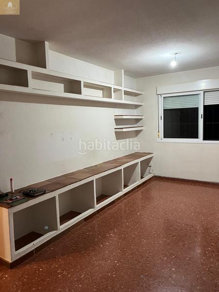 Foto 2995b8fc-f1c1-42dc-aa8b-d87d792e8cbd. Casa aparellada amb aparcament a Espartinas pueblo Espartinas