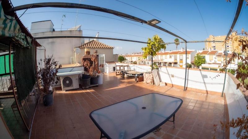 Foto be481e6c-4a2b-4a18-94f2-94f75d3dcd9a. Casa adosada en Santa Eufemia Tomares
