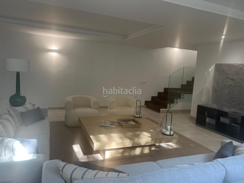 Foto d18274fe-c06a-4a19-9494-6c1fced760dc. Chalet avec parking piscine dans Las Lomas de Río Verde Marbella