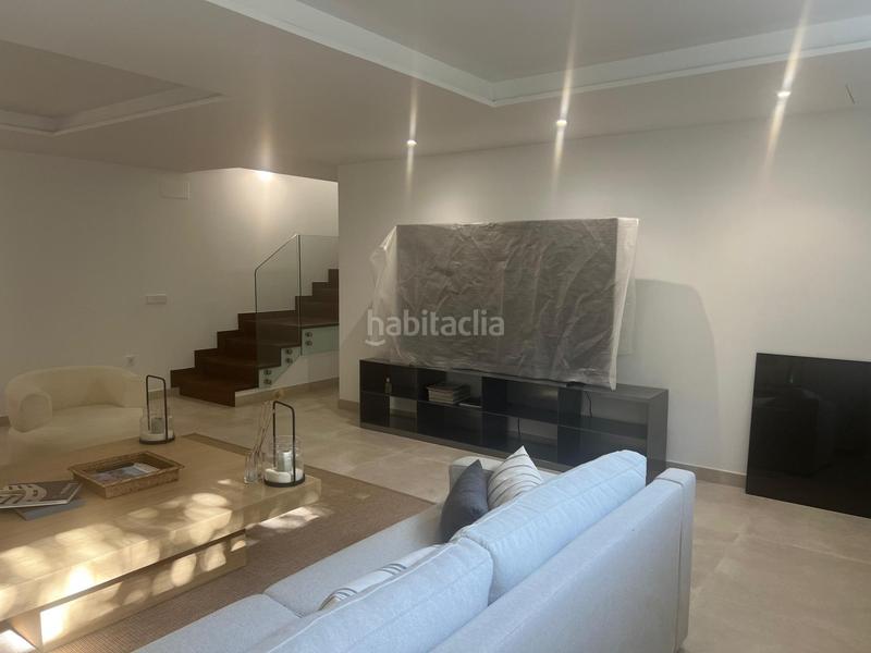 Foto 72841463-935d-49a3-b52e-ec2a66c05ec8. Chalet con parcheggio piscina in Las Lomas de Río Verde Marbella