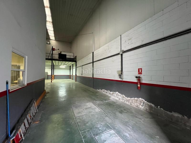 Foto b1aaf3e4-bb1e-4eae-96a1-32f6d0f2a9f9. Nau industrial a La Motilla - Fuente del Rey Dos Hermanas