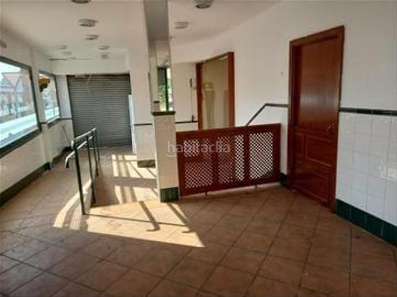 Foto f0f8e3b5-6939-4f99-a356-98bfecb83c73. Local comercial a Centro Bormujos