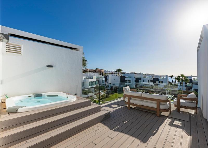 Foto 250c7997-a58e-48b8-a0ad-f244f26fbb83. Lloguer casa aparellada amb aparcament piscina a Estepona