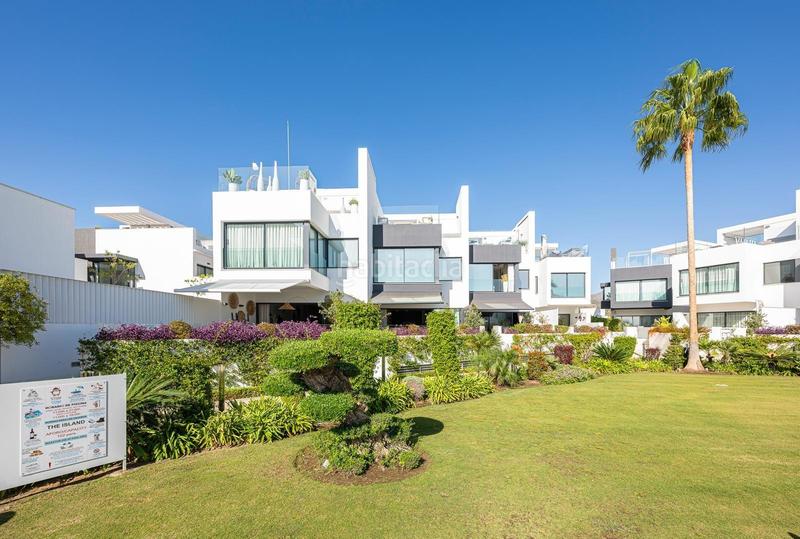 Foto 599a221e-67b6-4df3-ae0c-8960b5fb9776. Lloguer casa aparellada amb aparcament piscina a Estepona