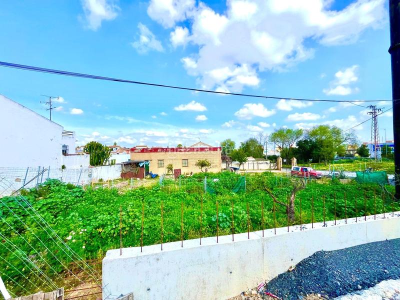 Foto 47dd5ab3-e00c-4306-a6a1-6c99a1d3ddba. Terreno residencial en Avenida Juan Diego Bormujos