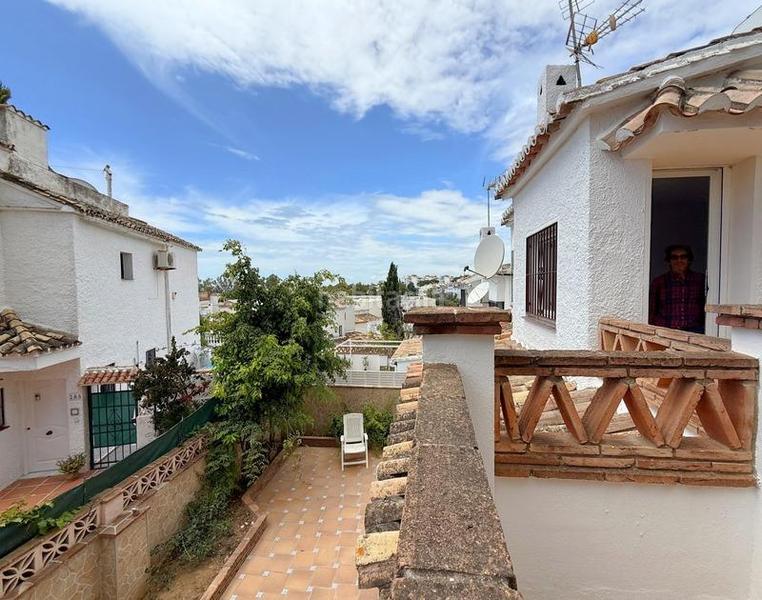 Foto c1770b87-c0cf-4c28-84b5-a5913bcebb93. Maison jumelée avec parking piscine dans Calahonda Mijas