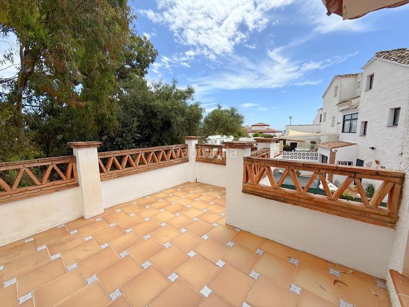 Foto 25dfdd0c-c702-4e6a-96f8-ade98026fd33. Semi detached house with parking pool in Calahonda Mijas