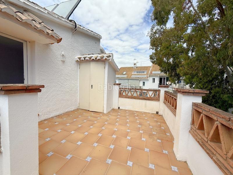 Foto 4c2b760e-40e7-43eb-8c75-94f3e3634188. Semi detached house with parking pool in Calahonda Mijas