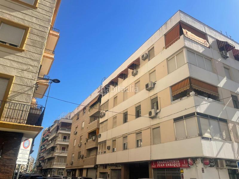 Foto f8c9013a-3067-463d-98a0-fe9ec024d2ce. Piso en Los Remedios Sevilla