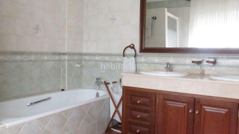 Foto f6bfc6b0-4f56-4ce4-a31d-002ab086f5af. Casa pareada en San Pedro de Alcántara Pueblo Marbella