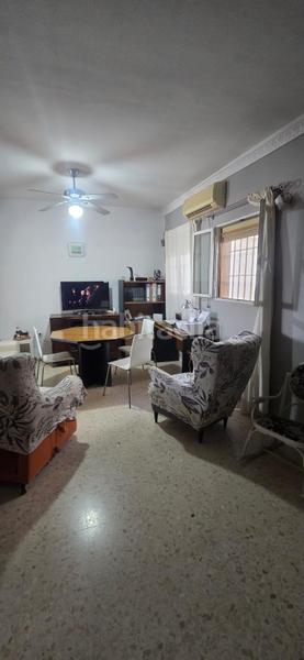 Foto 7ceaba53-5535-4135-85d9-689894d50975. Casa a schiera con parcheggio in Espartinas pueblo Espartinas