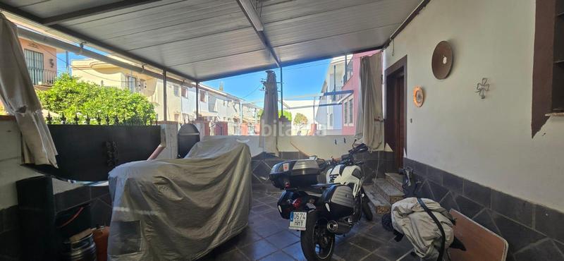 Foto a075b3ee-9a39-4438-a6df-b71323d9b194. Casa a schiera con parcheggio in Espartinas pueblo Espartinas