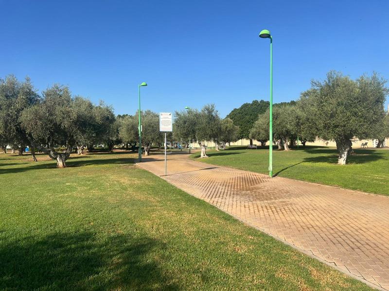 Foto 2f9e58ff-5bd7-4a15-af8b-2cdd752e0e61. Casa a schiera con parcheggio piscina in Arco Norte - Avda España Dos Hermanas