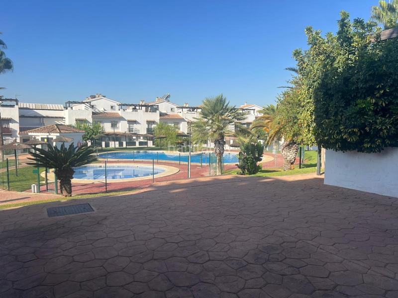 Foto 47c67d66-8ec3-4074-a3ea-957659c08e4e. Casa a schiera con parcheggio piscina in Arco Norte - Avda España Dos Hermanas