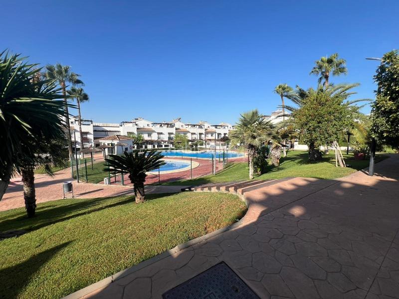 Foto 52dae320-8fc7-41b1-ba94-1f62868d7220. Reihenhaus mit parking pool in Arco Norte - Avda España Dos Hermanas