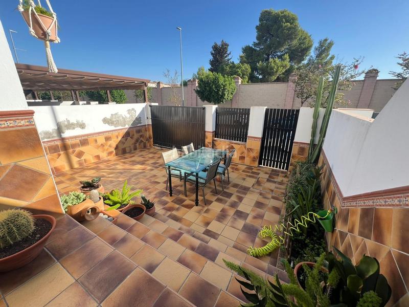 Foto b303ebcb-d849-4877-93ac-33697e971ff7. Reihenhaus mit parking pool in Arco Norte - Avda España Dos Hermanas