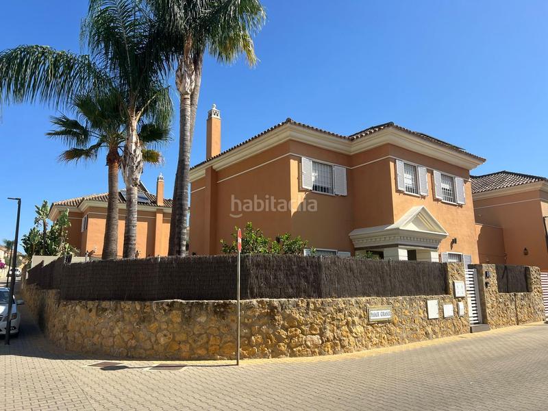 Foto 323fdcae-f1bc-4a3e-8414-27cf91871ff2. Chalet con parcheggio piscina in Olivar de Quintos Montequinto