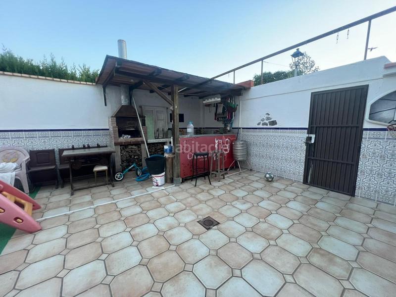 Foto c5991d6e-bf07-4ccc-872d-b10d32008ea7. Towny house with parking in Salesianos Utrera