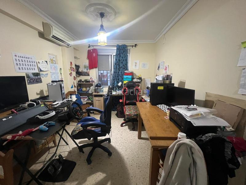 Foto c9fc0e1f-e6fc-413f-9049-16ab32109589. Towny house with parking in Salesianos Utrera