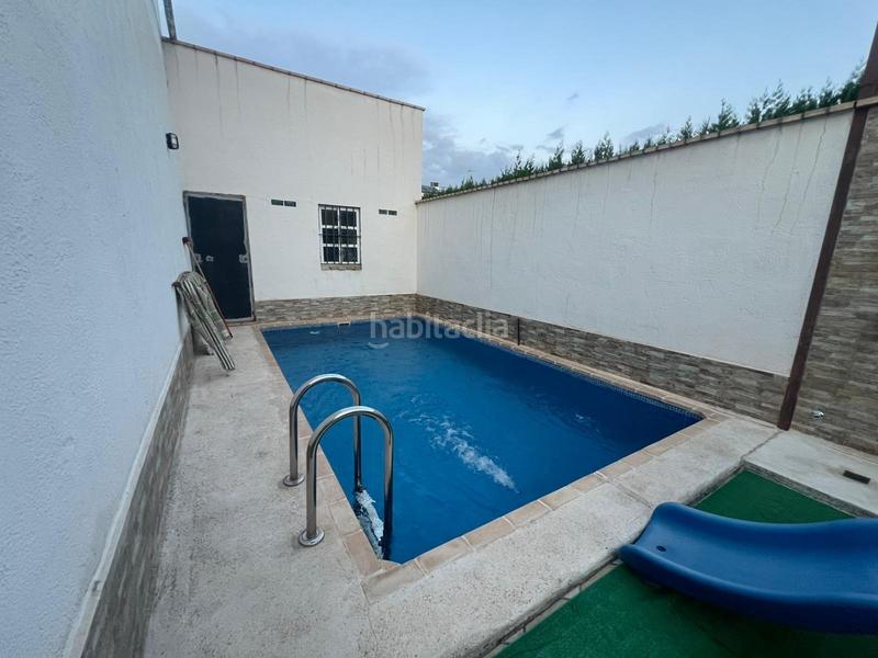 Foto d9c49b0a-8995-4a83-9f43-d8e2fee1efff. Towny house with parking in Salesianos Utrera