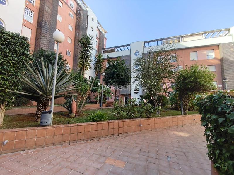 Foto 815b5602-f98d-4e85-a828-f8202000300d. Appartamento con parcheggio piscina in colores - entreparques Sevilla