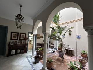 Casa aparellada a Carmona. Credit home real estate ofrece maravilloso chalet unifamiliar en