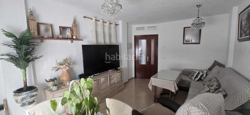 Foto 73182af5-8e78-409f-befb-52f7b61914f1. Casa adossada amb aparcament a Puebla del Río (La)