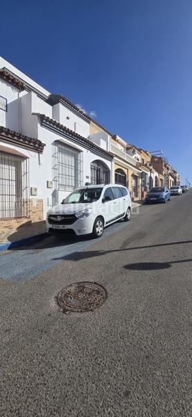Foto 9092733e-e517-477b-a620-b2897c4e7280. Casa adossada amb aparcament a Puebla del Río (La)