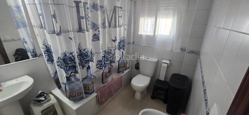 Foto acd7ad40-c0a1-4de6-bd6e-b0a5e588d02e. Casa adossada amb aparcament a Puebla del Río (La)