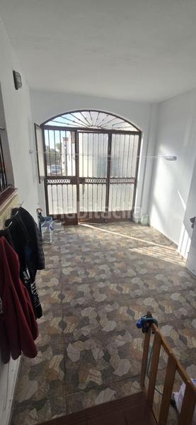 Foto e16c119b-6b8f-469f-bcb1-116e97ab700c. Casa adossada amb aparcament a Puebla del Río (La)