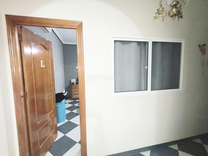 Foto 206b73db-e4a8-41a5-baf0-f4890a65d355. Piso en Palmete Sevilla