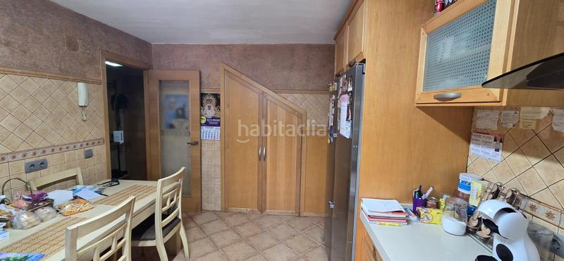 Foto 04cbe11b-6152-46ff-8a72-0c57eaff2f41. Casa adossada a colores - entreparques Sevilla