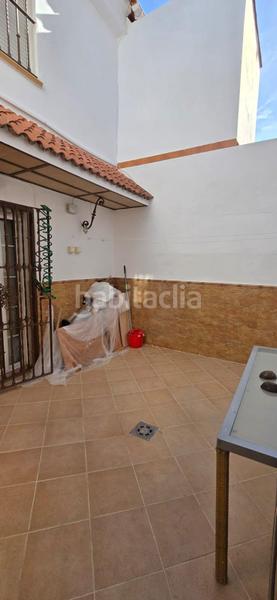 Foto 2dd40c89-a247-4799-9a9d-f310c276266f. Casa adossada a colores - entreparques Sevilla