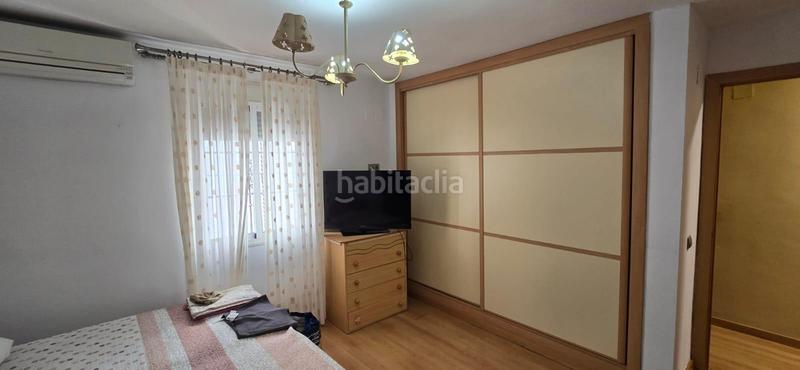 Foto 693bbc75-a46f-4965-87df-60d14c0b6701. Casa adossada a colores - entreparques Sevilla