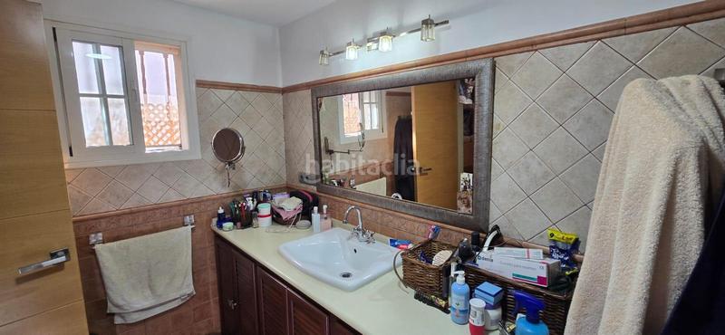 Foto b974d536-d214-4b85-be27-f821878764ca. Casa adossada a colores - entreparques Sevilla