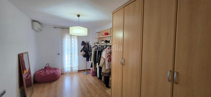 Foto e53d5a54-c673-4739-871c-425e9d71302c. Casa adossada a colores - entreparques Sevilla