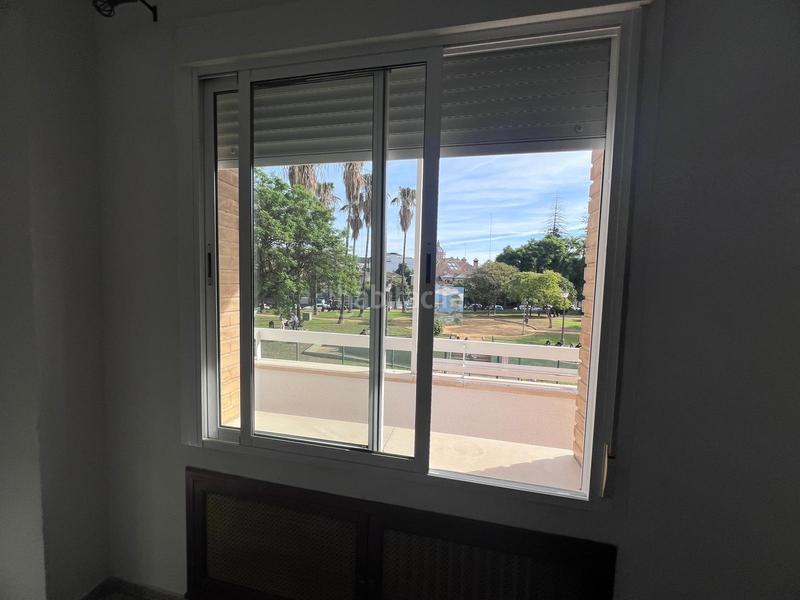 Foto f1047435-a573-4e12-b572-bf173a983173. Appartamento con parcheggio in sector sur - la palmera - reina mercedes Sevilla