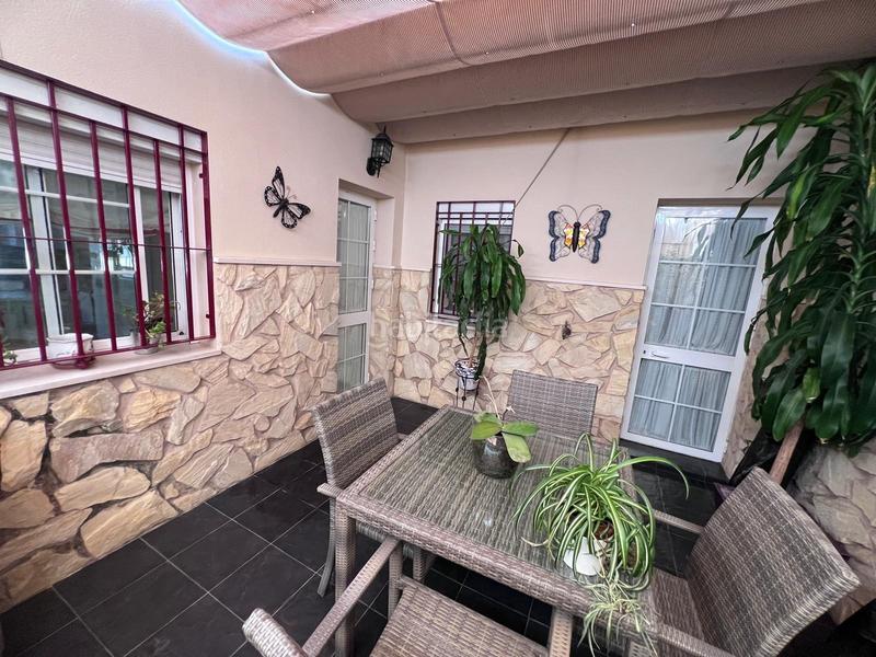 Foto 702a884a-5dd0-445a-91dd-cd850e1c6eb0. Casa aparellada amb aparcament a El Arenal - La Pólvora Dos Hermanas