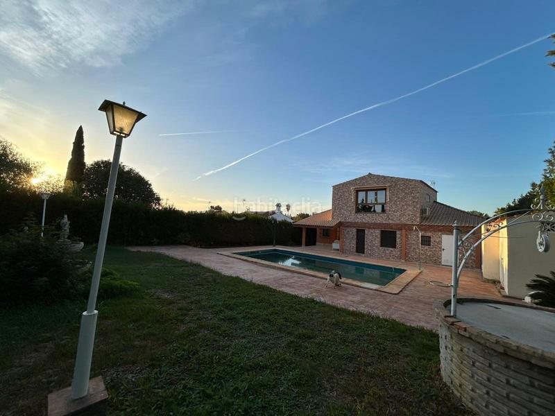 Foto 23a0435a-c1f5-4eef-8454-9a0cf1cd0cc3. Chalet avec parking piscine dans La Paz Alcalá de Guadaira