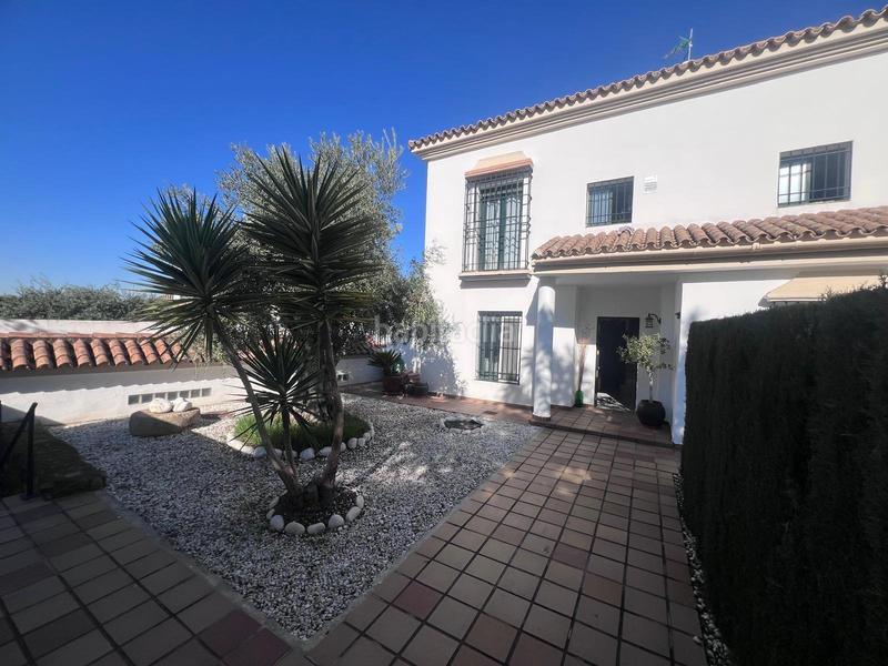 Foto 85019627-a67d-4e4d-991d-9274fd731bdd. Chalet mit parking pool in Olivar de Quintos Montequinto