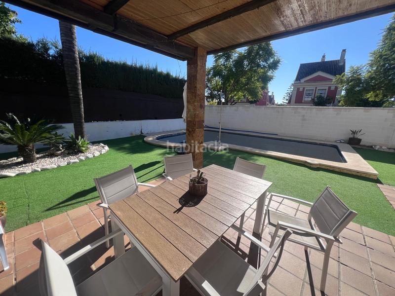 Foto 9dce9dbe-3c6c-4851-a3e4-96a8a3de4012. Chalet con parcheggio piscina in Olivar de Quintos Montequinto