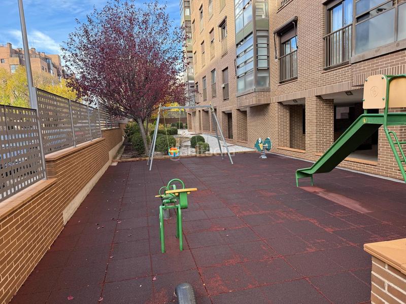 Foto fdd05d89-c548-4222-8424-8319dc469036. Etagenwohnung mit parking pool in Sanchinarro Madrid