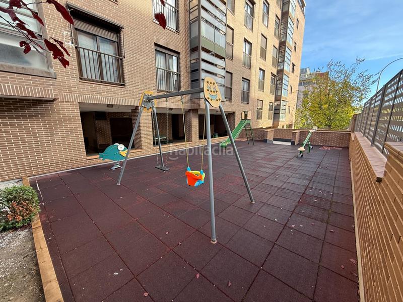 Foto a3b4b444-7d39-474b-a9d4-05576f9bb8ec. Pis amb aparcament piscina a Sanchinarro Madrid