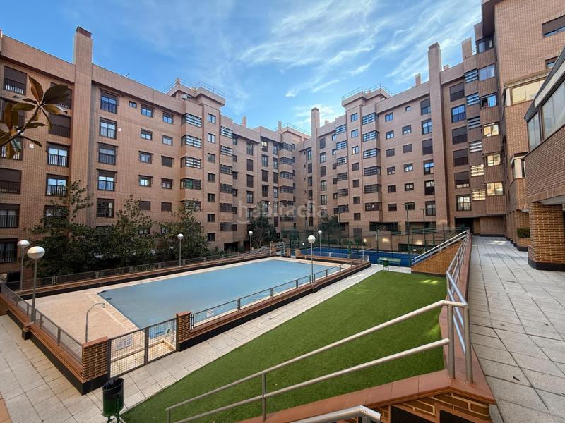 Foto d2b785a5-1004-4b04-b05d-7f6f8a768252. Pis amb aparcament piscina a Sanchinarro Madrid