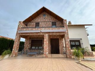 Chalet in Camino de la Virgen