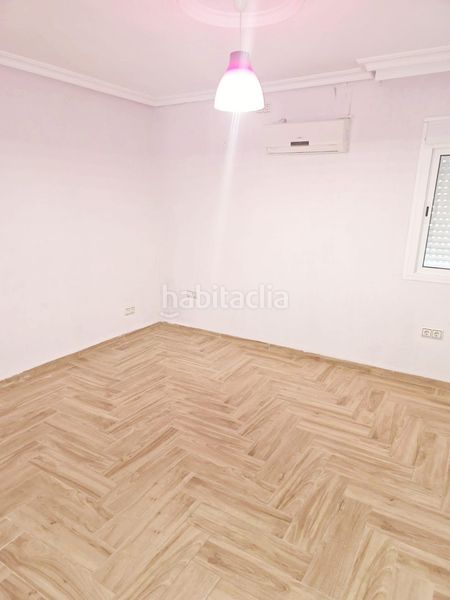 Foto 482c5462-b50c-429d-a9f4-5dcff77850fb. Piso en Parque Alcosa Sevilla