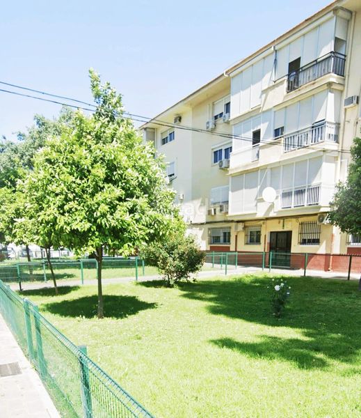 Foto 5dc4a3fe-27c0-4c5b-a5d0-2ed4a4ef8743. Piso en Parque Alcosa Sevilla