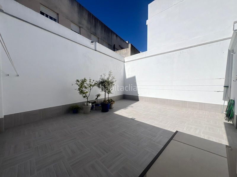 Foto 471ba19a-dfb8-4076-95bf-0b5e399ec6f5. Casa adossada a Centro - Doña Mercedes Dos Hermanas