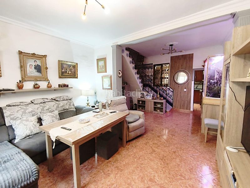 Foto 246c8760-7627-4b9d-ac75-9614c3d02251. Casa adossada a La Plata Sevilla