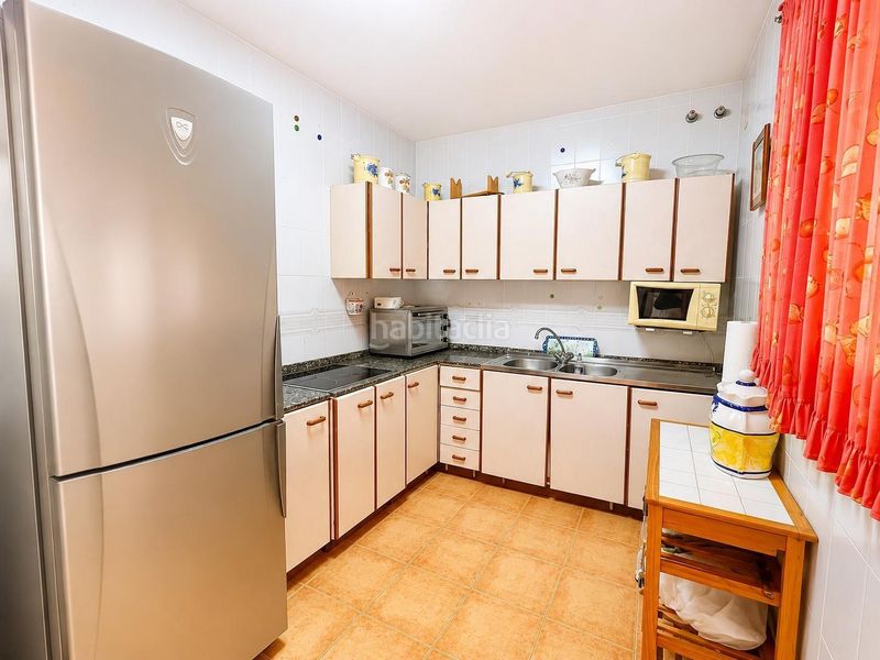 Foto ca81330f-a694-40a6-9b84-9a29aec5b4dc. Casa adossada a Salesianos Utrera